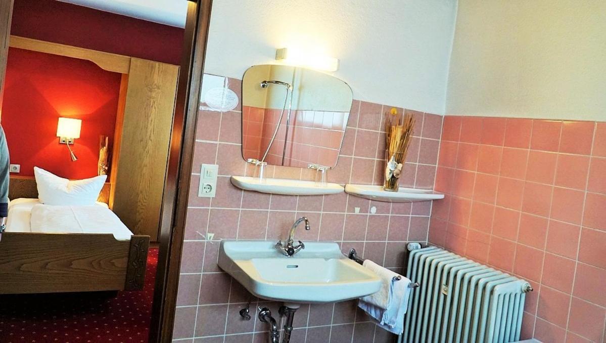 Hotel Zum Goldenen Ochsen Maikammer Kültér fotó