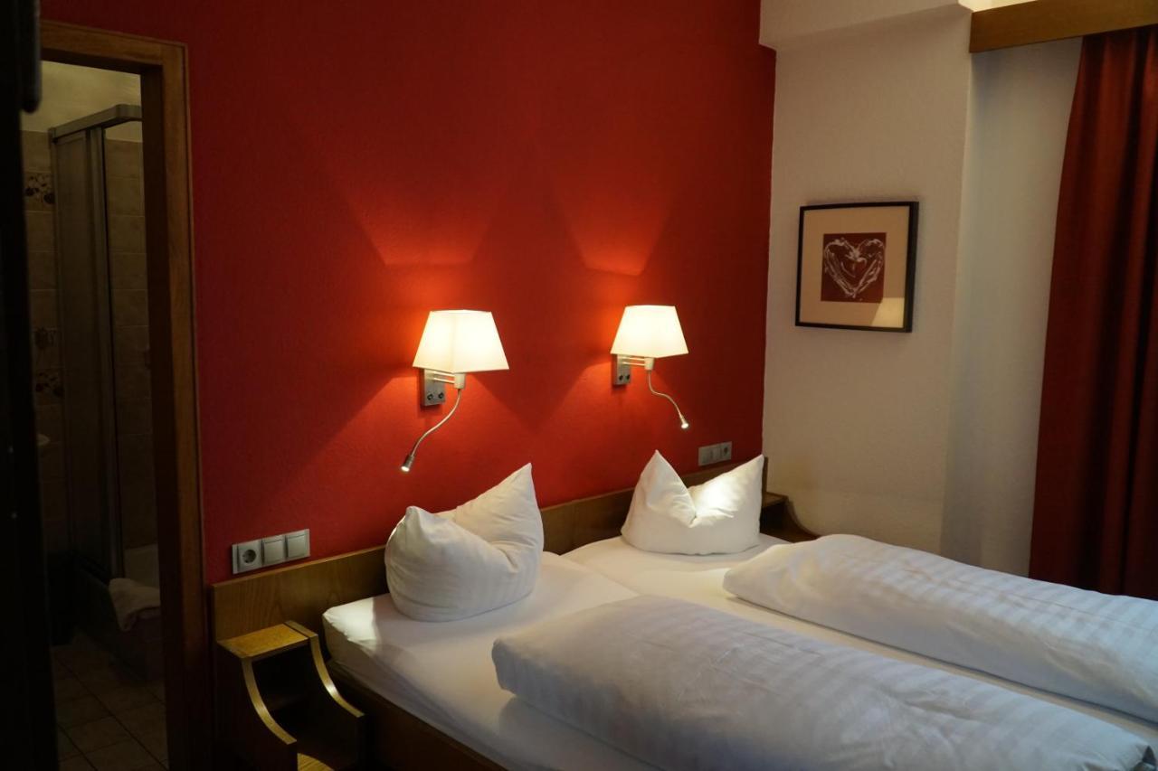 Hotel Zum Goldenen Ochsen Maikammer Kültér fotó