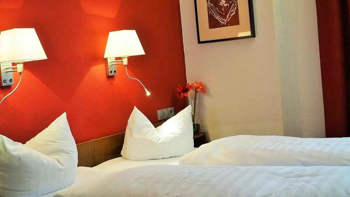 Hotel Zum Goldenen Ochsen Maikammer Kültér fotó