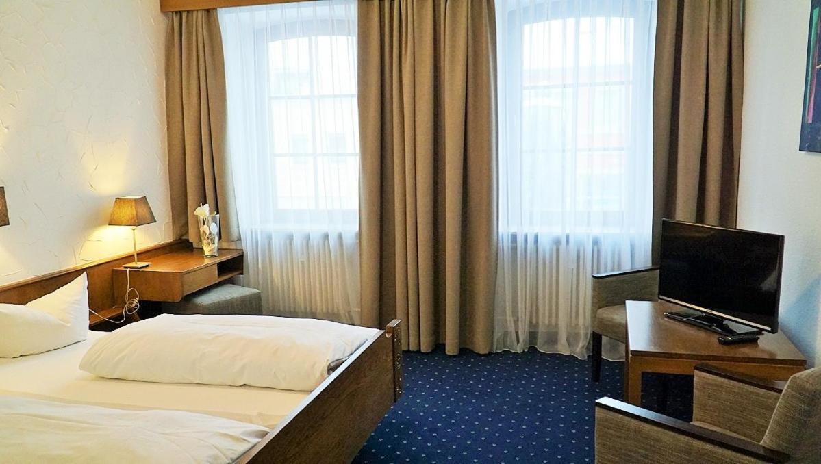 Hotel Zum Goldenen Ochsen Maikammer Kültér fotó