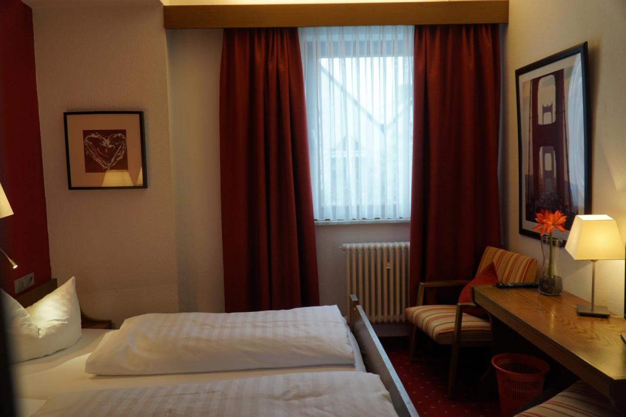 Hotel Zum Goldenen Ochsen Maikammer Kültér fotó