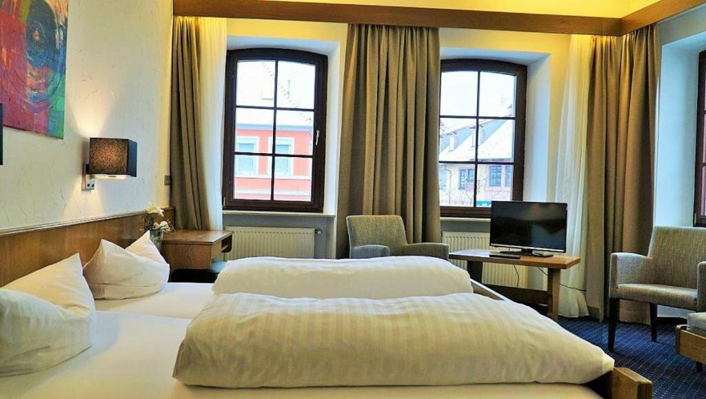 Hotel Zum Goldenen Ochsen Maikammer Kültér fotó